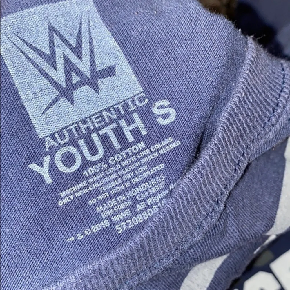 Boys youth WWE wrestling t shirt size S.